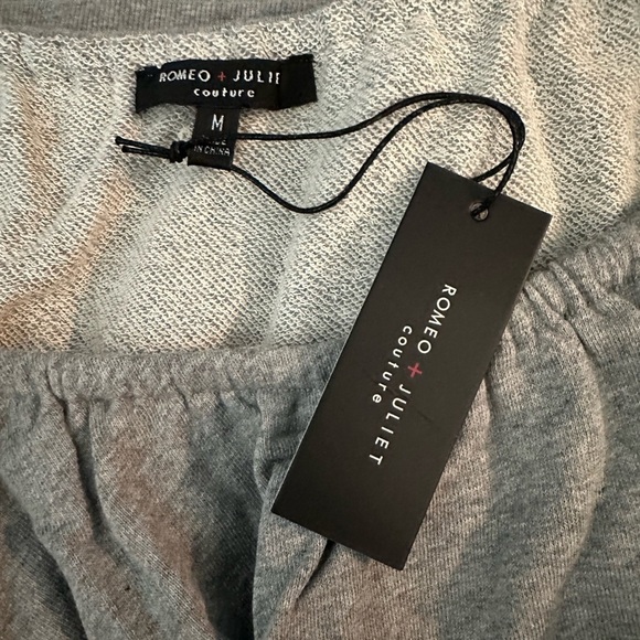 ROMEO AND JULIET COUTURE Size M Gray Fleece Ruffle Crop Sweatshirt R $59 - Picture 5 of 7